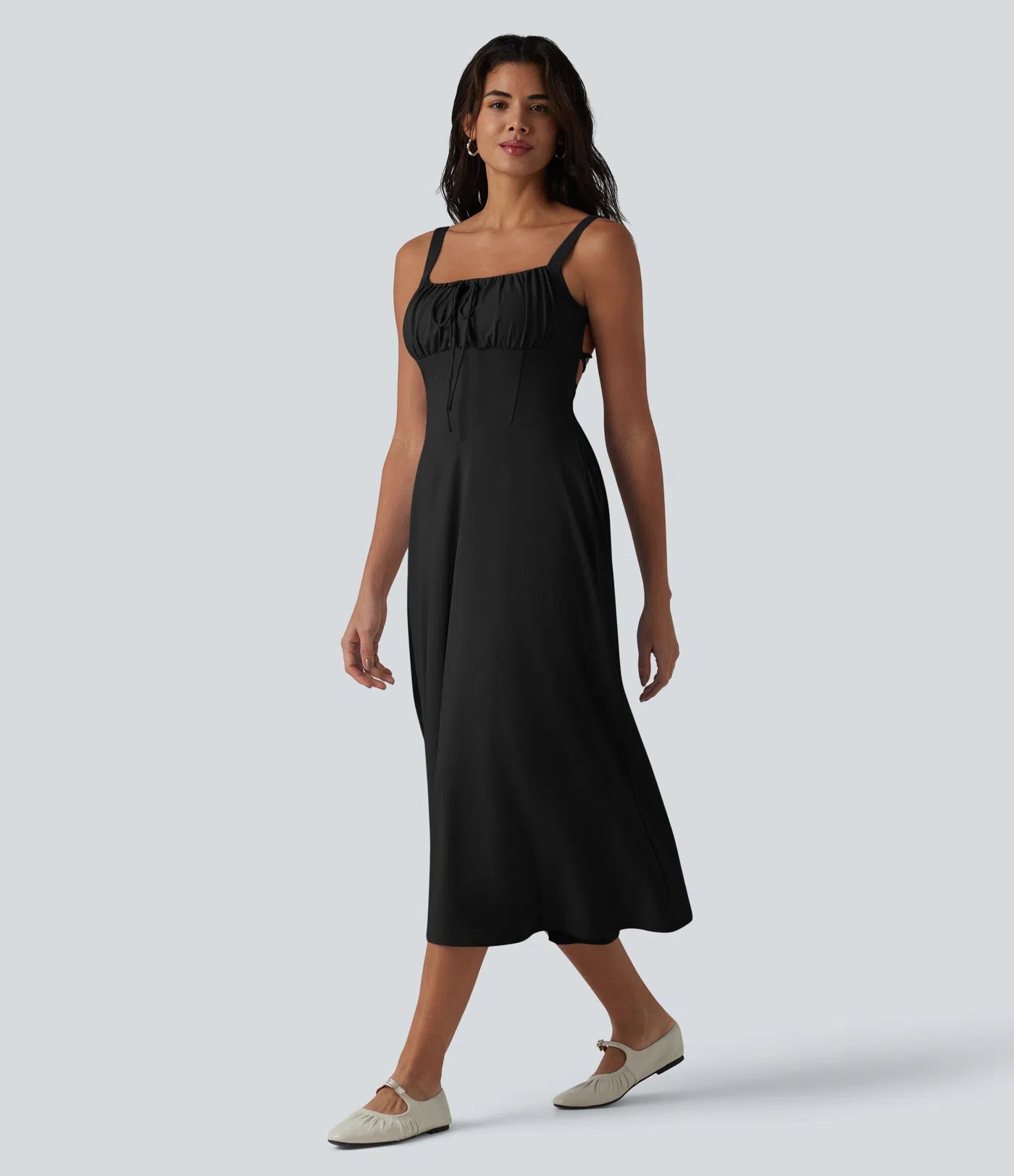 Vestido midi sin mangas, fruncido, con escote cuadrado, sostén integrado y diseño de espalda cruzada
