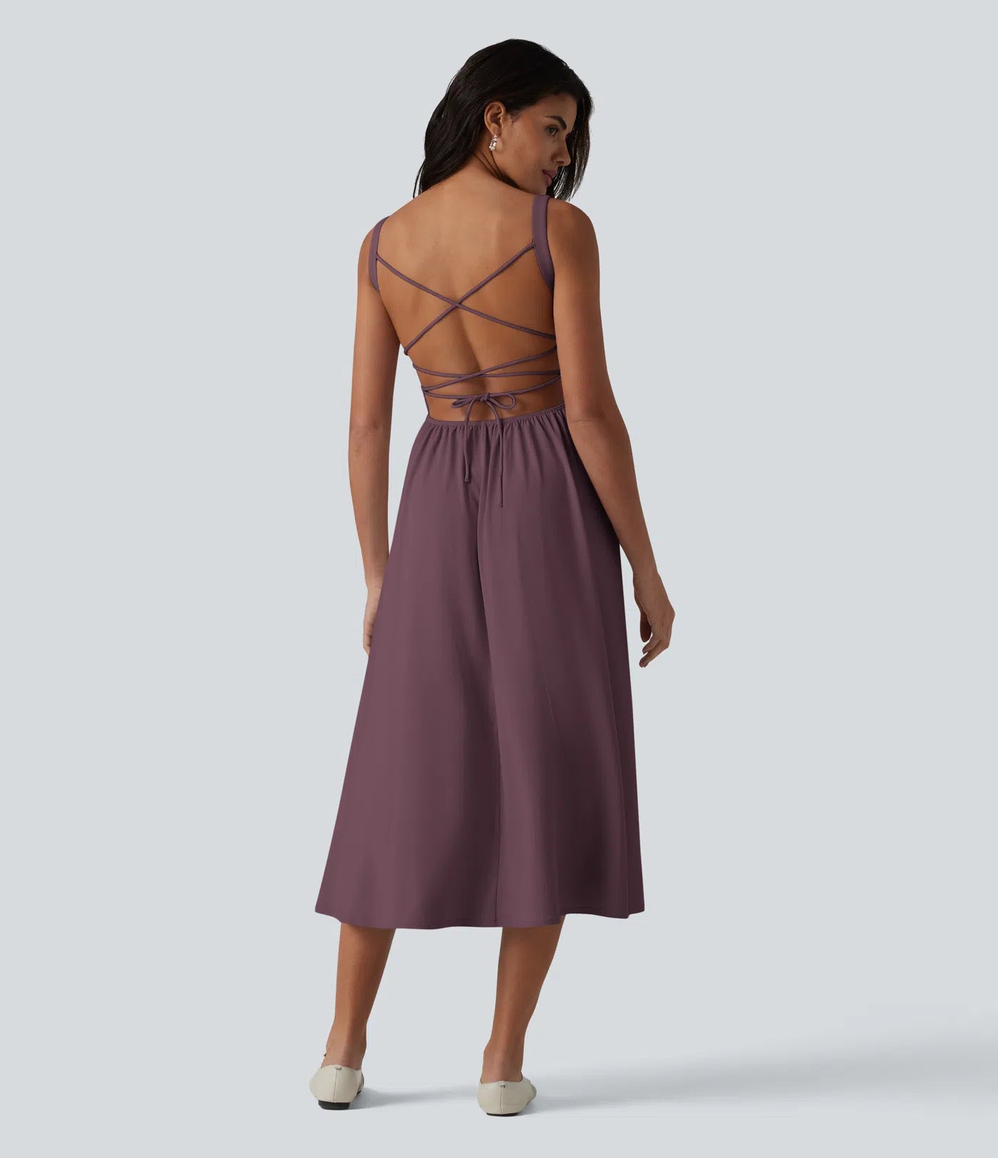 Vestido midi sin mangas, fruncido, con escote cuadrado, sostén integrado y diseño de espalda cruzada