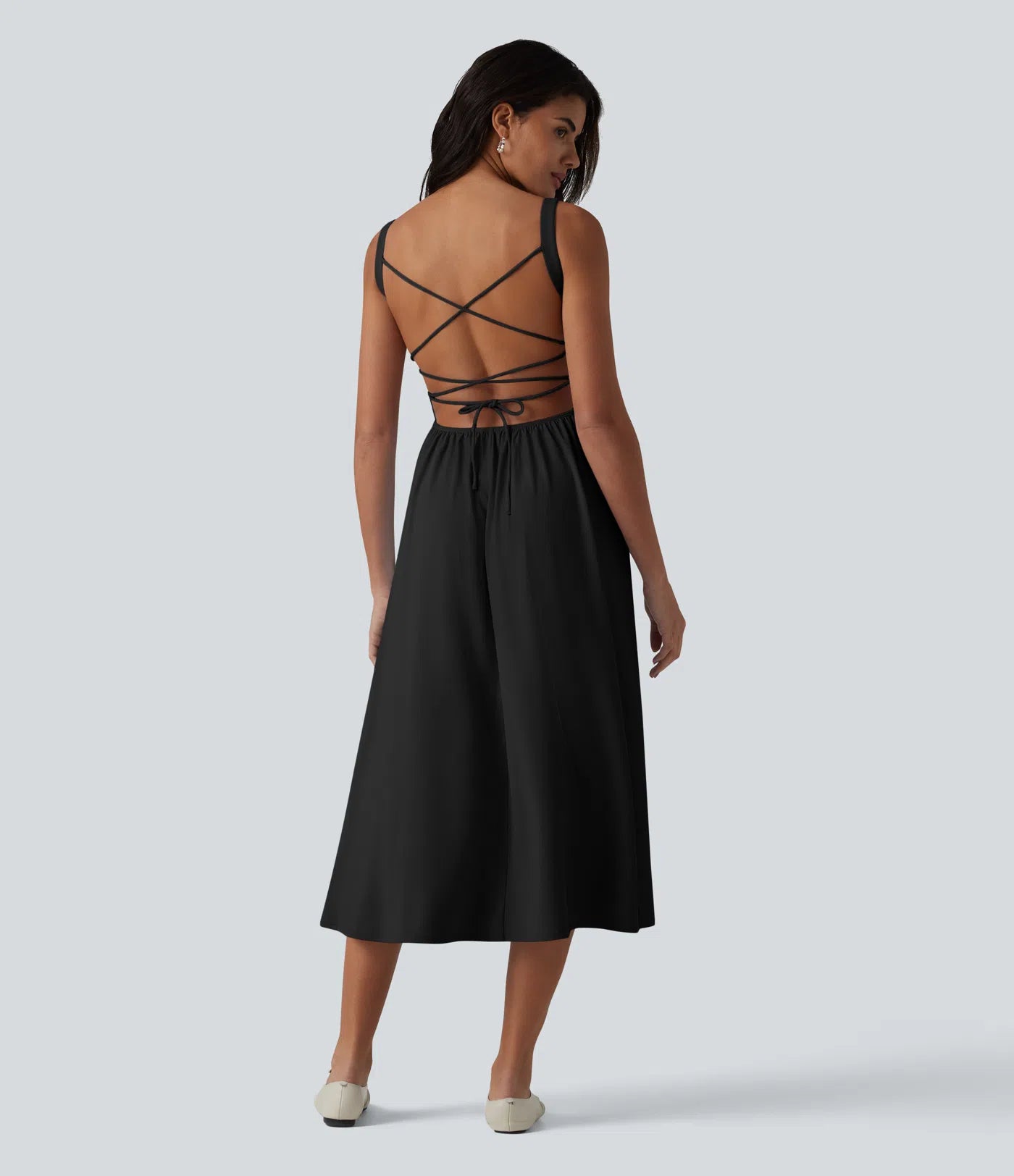 Vestido midi sin mangas, fruncido, con escote cuadrado, sostén integrado y diseño de espalda cruzada