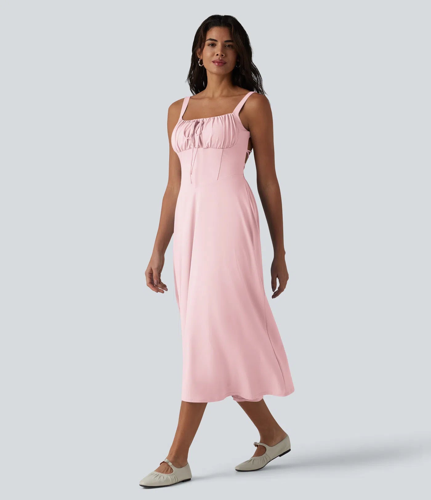 Vestido midi sin mangas, fruncido, con escote cuadrado, sostén integrado y diseño de espalda cruzada