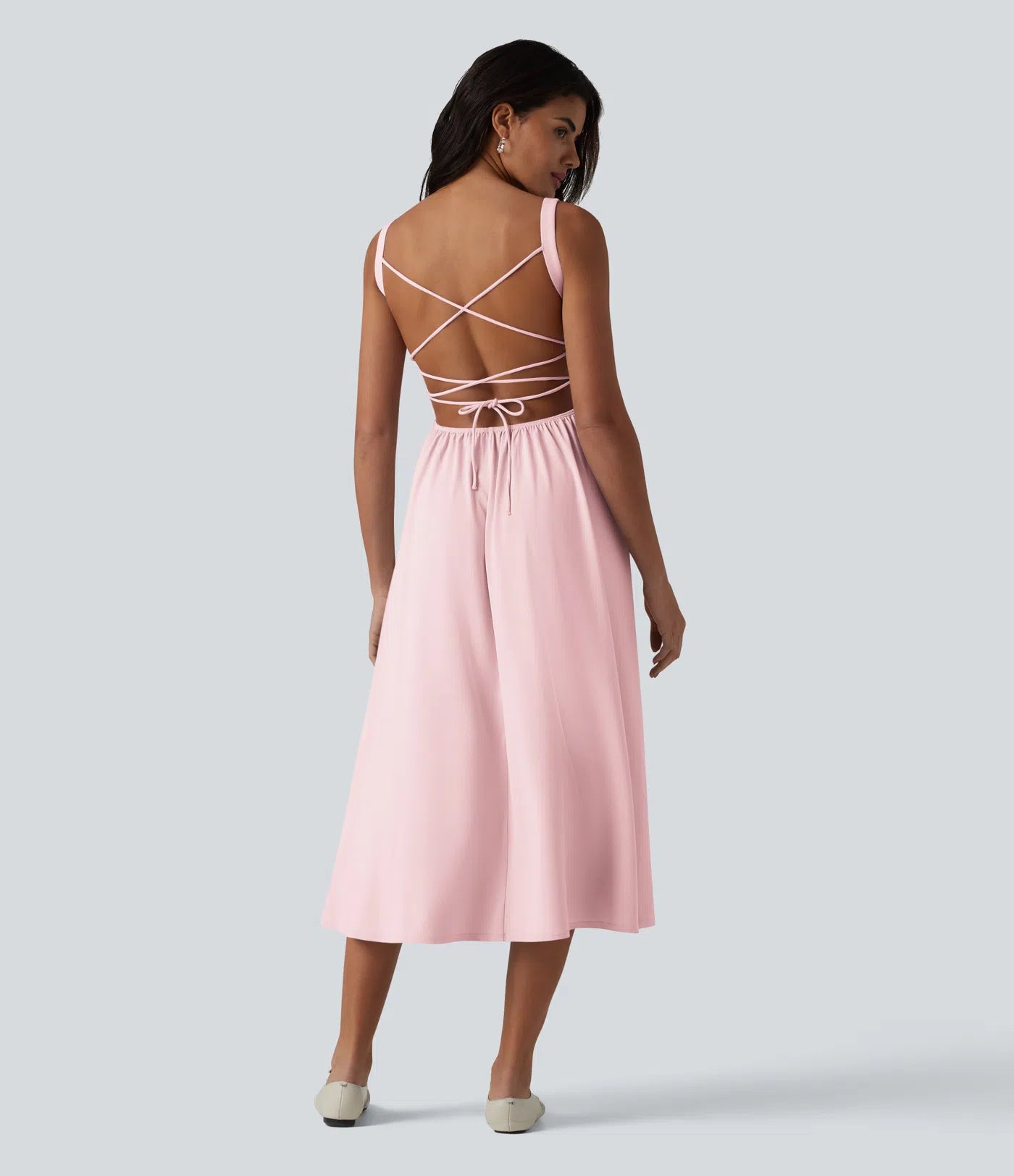 Vestido midi sin mangas, fruncido, con escote cuadrado, sostén integrado y diseño de espalda cruzada